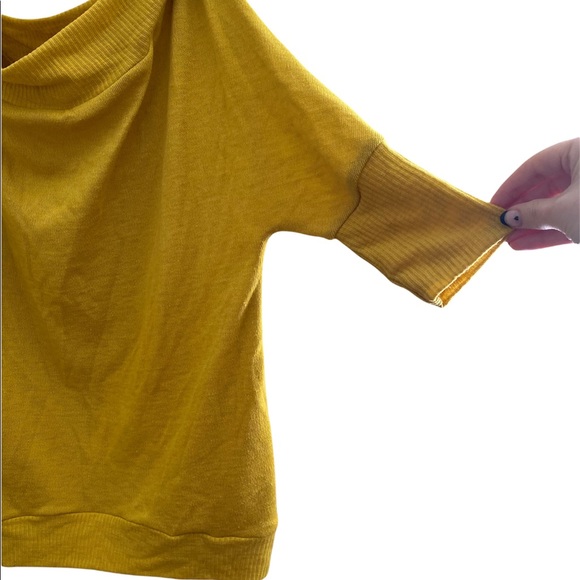 TCEC Off-shoulder Sweater - Picture 2 of 5